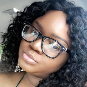 Meet your Posher, Monique